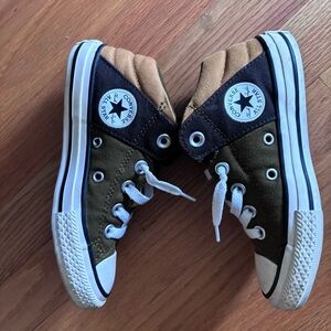 Chuck Taylor All Star Axel brown/tan mid-top slip-on sneaker in junior(kid) 13